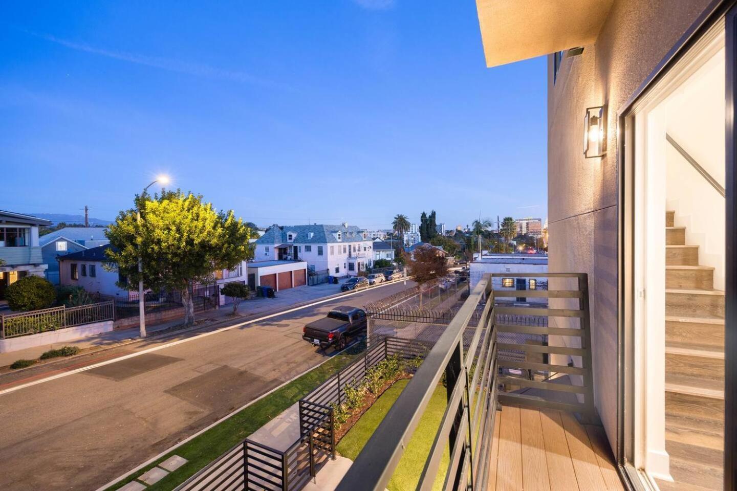 Fresh & New Downtown La Condo! Ferienhaus Los Angeles