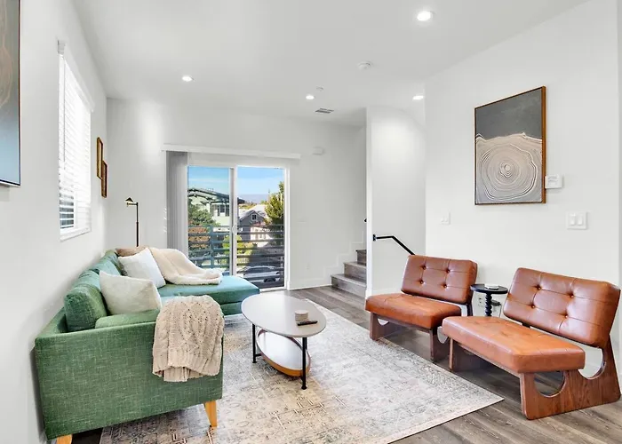 Fresh & New Downtown La Condo!